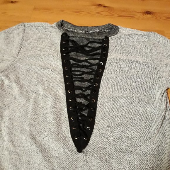 Comfy gray lace up top - Picture 5 of 6